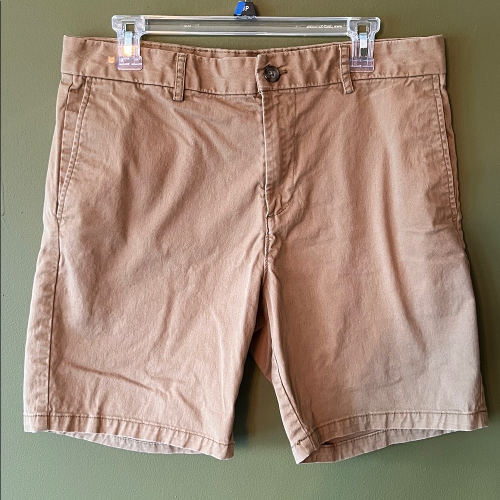 Old Navy Slim Built-In Flex 34 Men's Shorts in Khaki